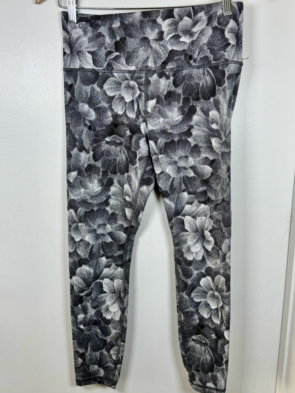 Athleta Elation Textured Active Legging pant Chakra Floral Black Sea Salt Medium